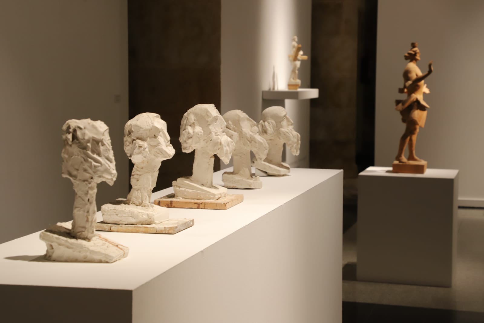Proceso de esculturas. Exposición Una Mirada Sincera. Venancio Blanco. Enero - Junio 2022. Sala de exposiciones Santo Domingo de la Cruz, Salamanca