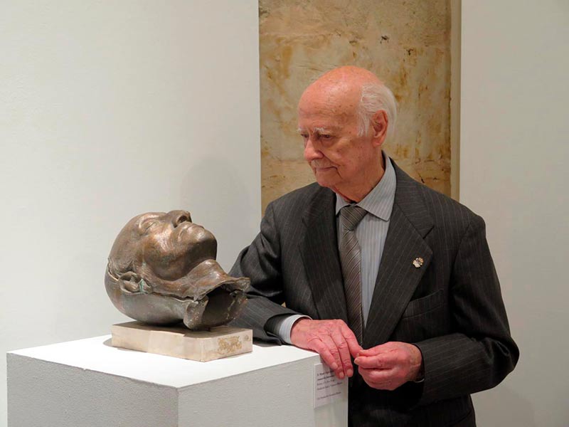 Venancio Blanco en la inauguración de la exposición Retratos. Venancio Blanco. Sala de exposiciones de Santo Domingo de la Cruz. Octubre 2016-Abril 2017